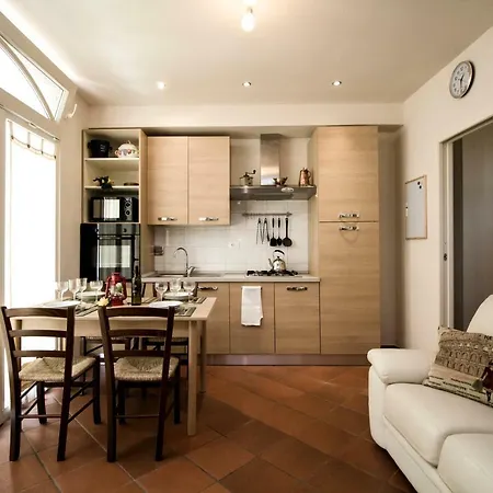 La Torre House By Tuscanywego *